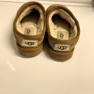 Ugg slippers size 6 chestnut